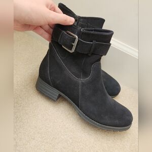 Women's Black Suede Clark's Ankle Booties Size 7.5 Zip-Up
